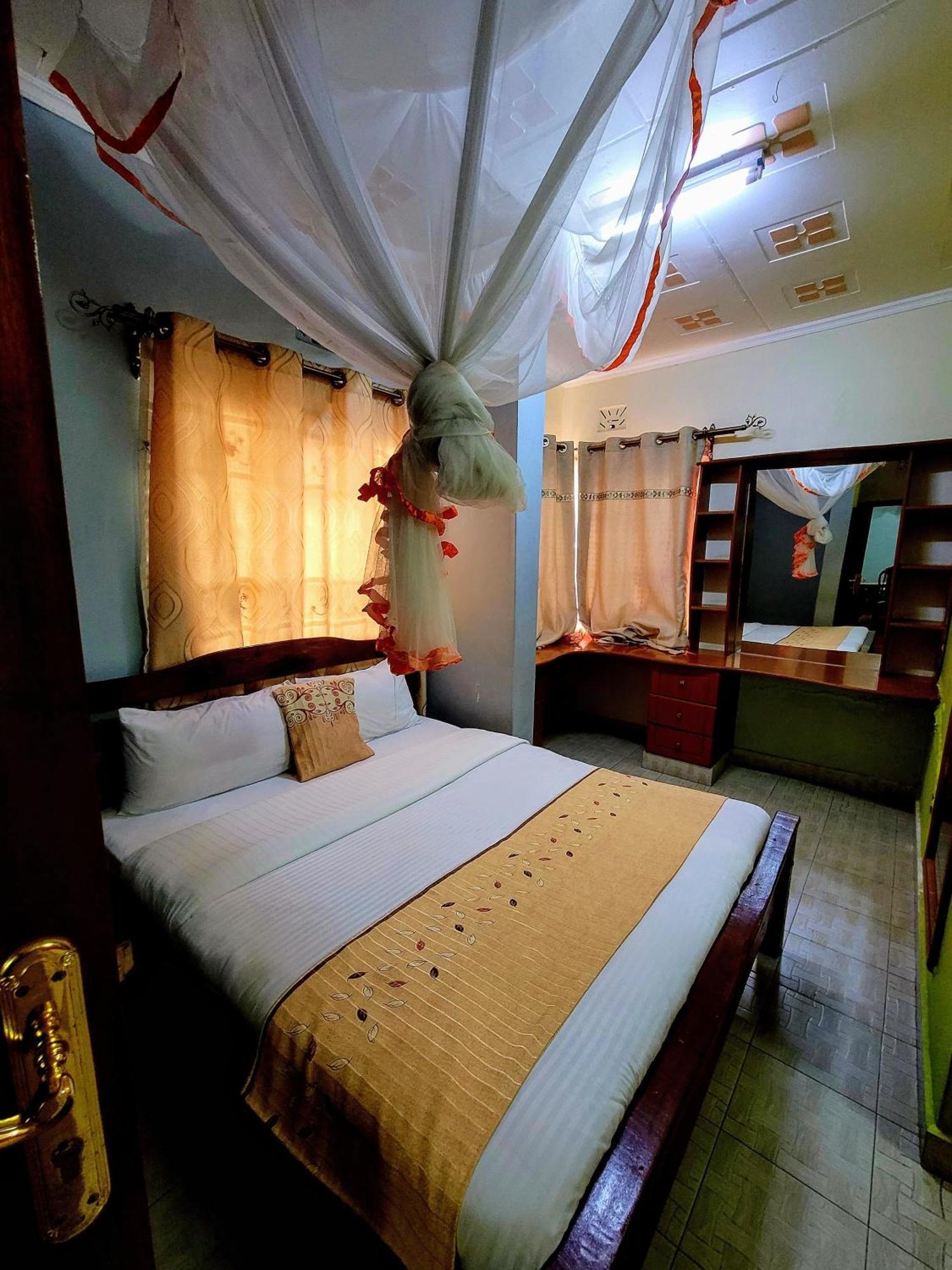 Apex Resort Nakuru Exterior photo