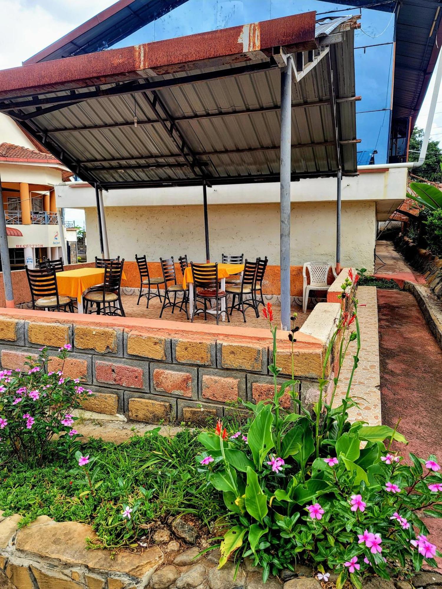 Apex Resort Nakuru Exterior photo